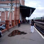 Здание ж/д вокзала, 1-я и 2-я платформы. Лето 2006 г.