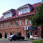 Административное здание (чуть дальше по улице Горького)