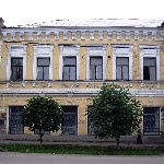 Старинный дом на перекрёстке улиц Советской и Свободы