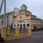 Телерадиоремонт, за ним здание сбербанка