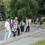 Возлагаем венок к монументу В. П. Чкалова