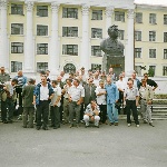 Перед бюстом В. П. Чкалова