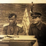 Слева - командир эскадрильи Лапшин Н.Г., справа - заместитель командира эскадрильи Титов. 1946 год, 10 августа, лагерь Танцирей.