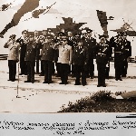 Прохождение торжественным маршем по центральной улице Борисоглебска. Училищную колонну возглавляет руководство училища