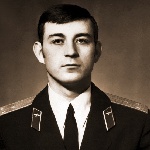 1978 год, декабрь. На груди третий класс, первая после выпуска очередная звёздочка и первая из юбилейная медалька из последующего полного их набора...