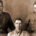 Белогубцев Н.К. в центре